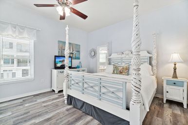 Frangista Breeze - Private Beach, Hot Tub, Arcade & Beach Service image 8