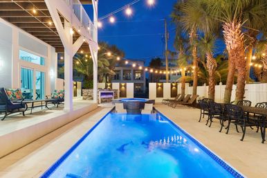 Frangista Breeze - Private Beach, Hot Tub, Arcade & Beach Service image 1