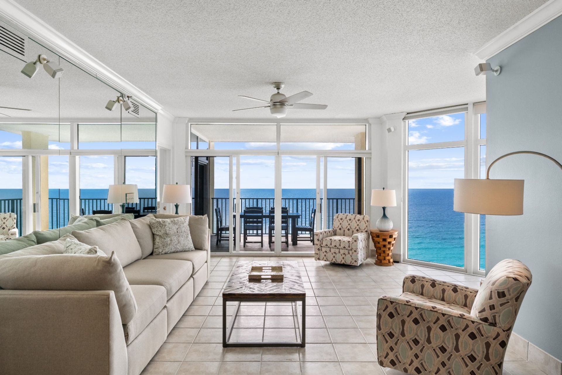 Jade East 1640 - Beachfront Views, Pool, Gym, Spa & Pickleball image 1