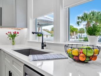 Sea-N-Double - Walk to Beach, Private Pool, Outdoor Kitchen, Carriage House image 6