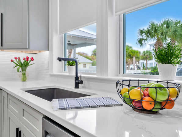 Sea-N-Double - Walk to Beach, Private Pool, Outdoor Kitchen, Carriage House image 6