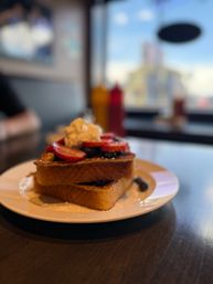 Joe Willy's on Broadway image 3