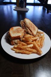 Joe Willy's on Broadway image 4