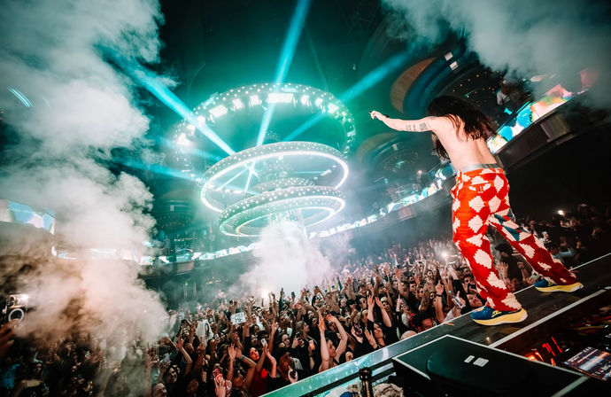 Vegas Club Crawl with Party Bus, Free Drinks & VIP Entry image 3