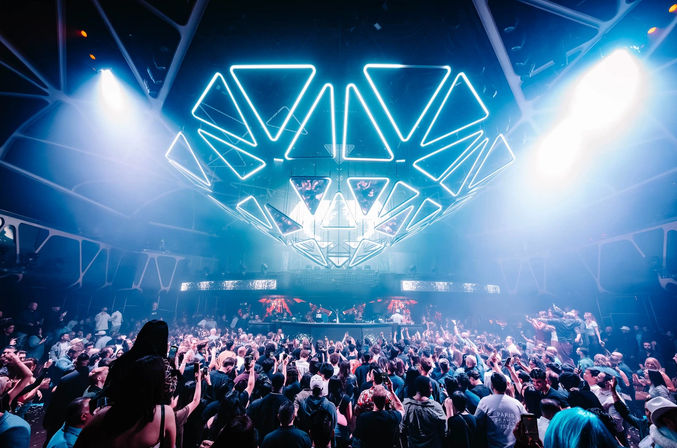 Vegas Club Crawl with Party Bus, Free Drinks & VIP Entry image 8