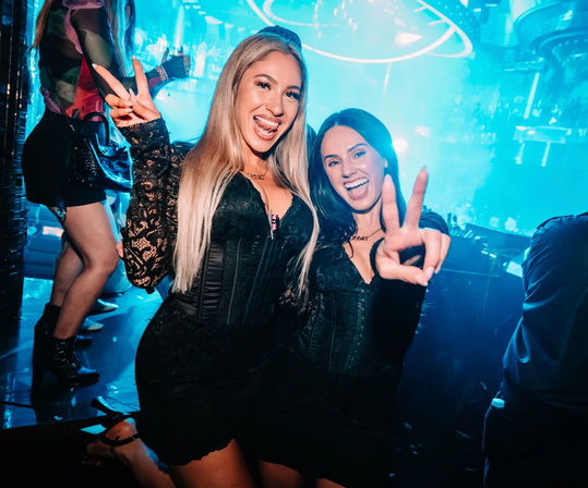 Vegas Club Crawl with Party Bus, Free Drinks & VIP Entry image 7