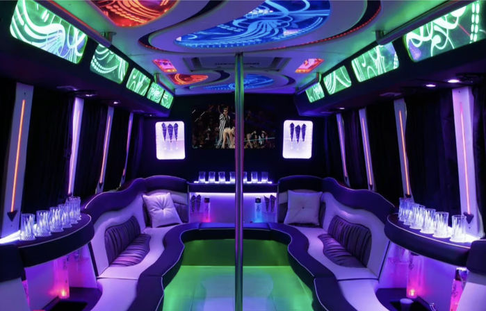 Vegas Club Crawl with Party Bus, Free Drinks & VIP Entry image 6