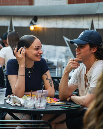 Kirkwood: Sports Bar with a Massive Beer Garden image 8