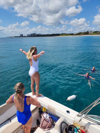 Boating Experience Palm Beach: Private Boat Tours, Sandbar Picnics + More image 3