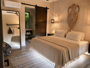Highly Rated Bachelorette Villa image 5