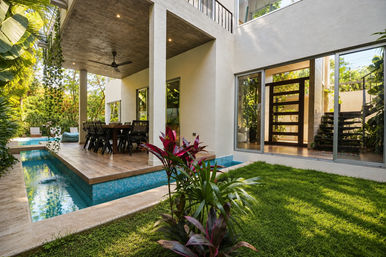 Highly Rated Bachelorette Villa image 4
