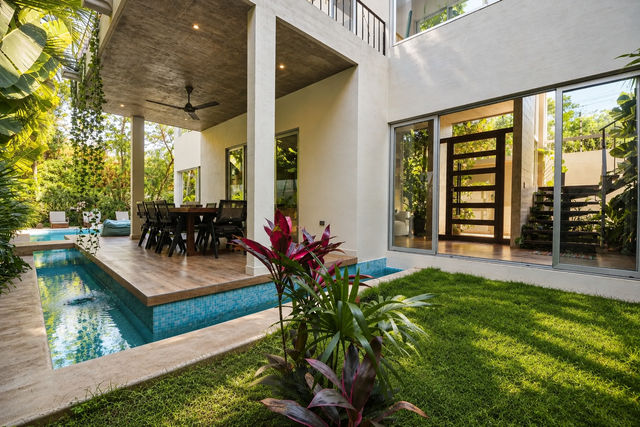 Highly Rated Bachelorette Villa image 4
