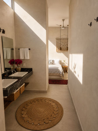 Highly Rated Bachelorette Villa image 28
