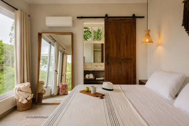 Highly Rated Bachelorette Villa image 38