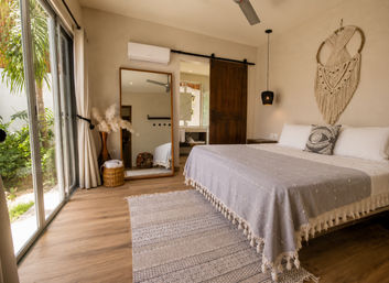Highly Rated Bachelorette Villa image 33
