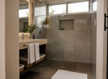 Highly Rated Bachelorette Villa image 22