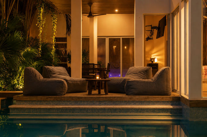 Highly Rated Bachelorette Villa image 41