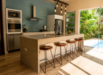 Highly Rated Bachelorette Villa image 14