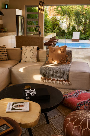 Highly Rated Bachelorette Villa image 9