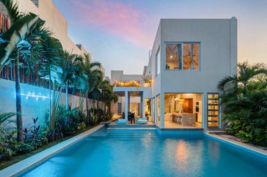 Highly Rated Bachelorette Villa image 1