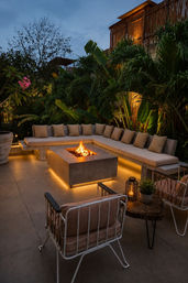 Highly Rated Bachelorette Villa image 3