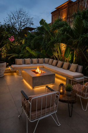 Highly Rated Bachelorette Villa image 3