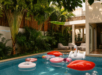 Highly Rated Bachelorette Villa image 11