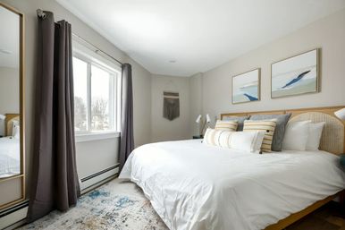 Downtown Newly Remodeled Apartment, AC, Beach image 7