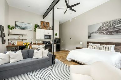Modern & Cozy Studio, Walk to Downtown & Beach image 6