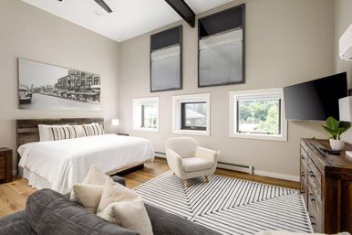 Modern & Cozy Studio, Walk to Downtown & Beach image 9