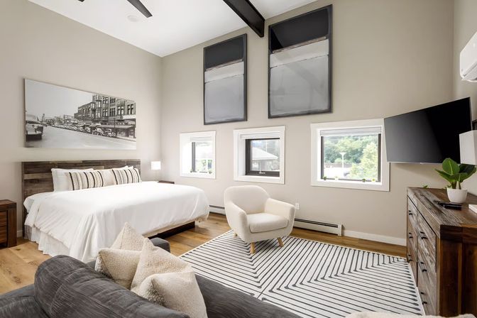 Modern & Cozy Studio, Walk to Downtown & Beach image 9