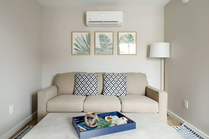Downtown Newly Remodeled Apartment, AC, Beach image 5