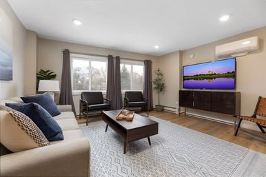Large Apt, Downtown, AC, Beach, Shops, Walk image 1