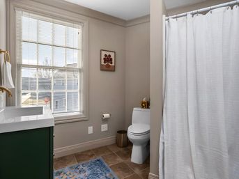 Urban Stay By The Bay: Downtown Pet-Friendly Home image 14