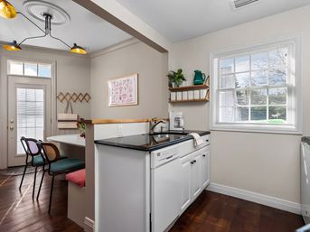 Urban Stay By The Bay: Downtown Pet-Friendly Home image 5