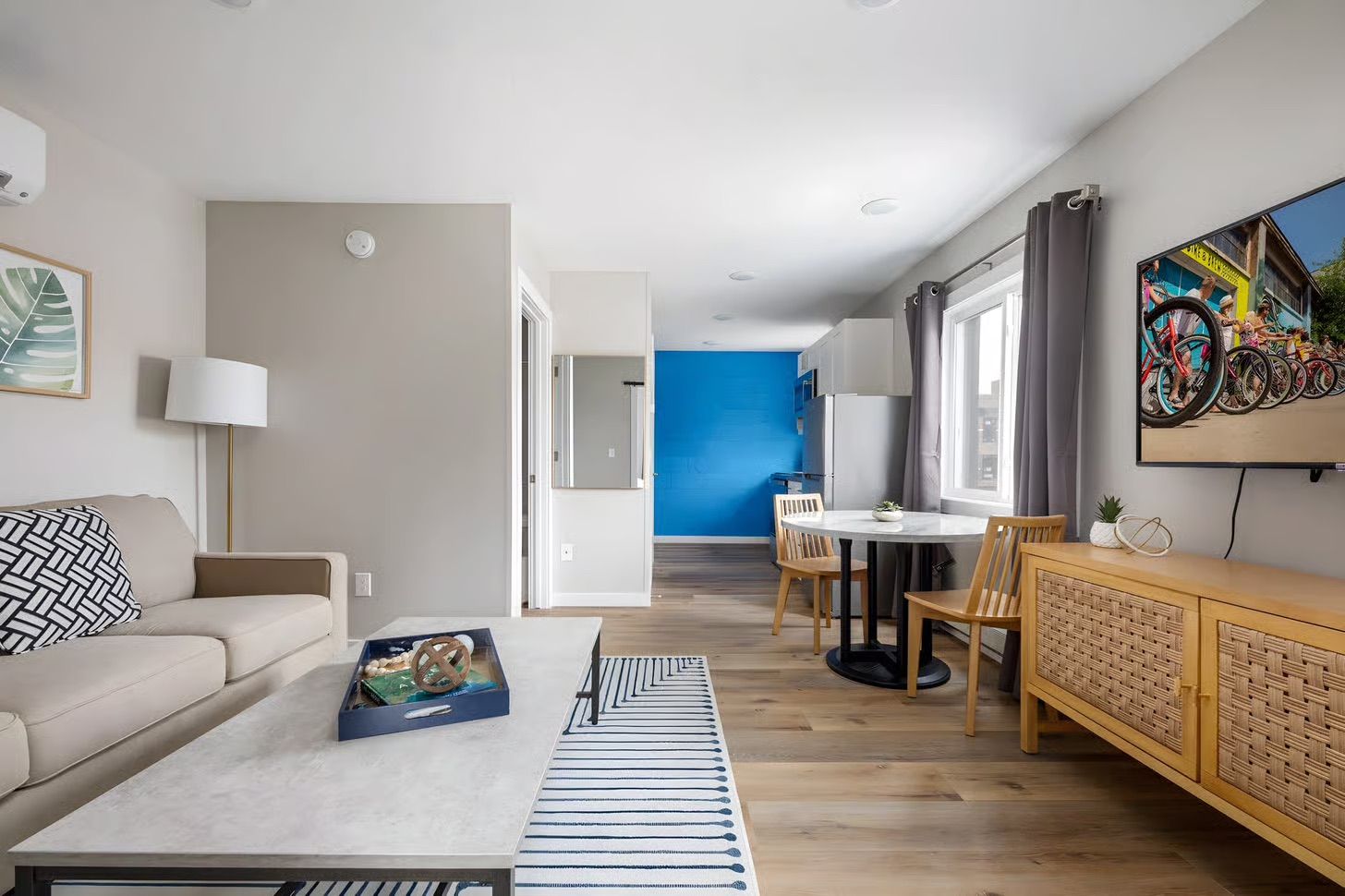 Downtown Newly Remodeled Apartment, AC, Beach image 3