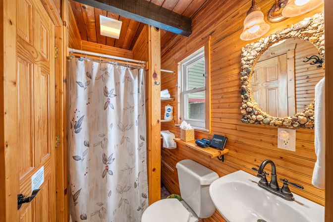 Bass Bay Getaway image 9