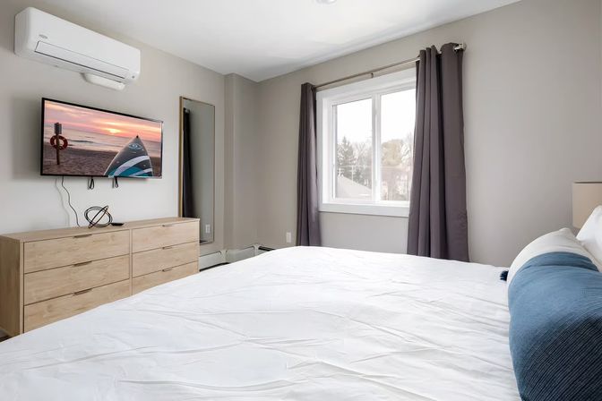 Large Apt, Downtown, AC, Beach, Shops, Walk image 9