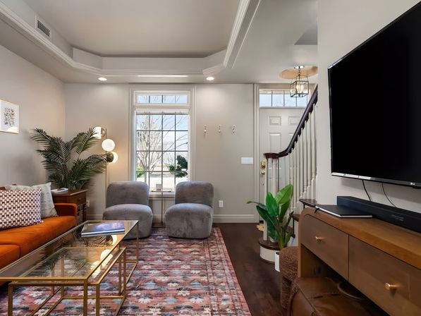 Urban Stay By The Bay: Downtown Pet-Friendly Home image 2