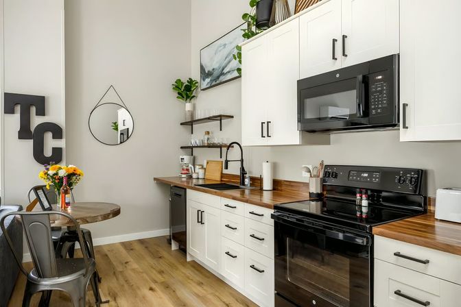 Modern & Cozy Studio, Walk to Downtown & Beach image 3