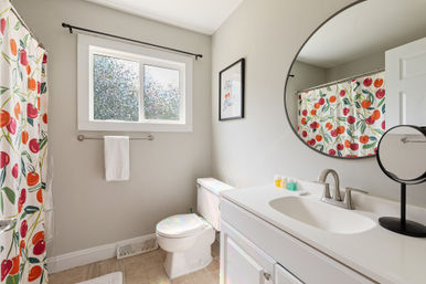 The Cherry House: Pet Friendly Traverse City Home image 15