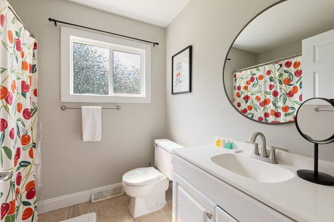 The Cherry House: Pet Friendly Traverse City Home image 15