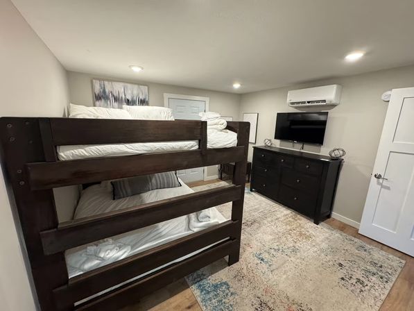 Large Apt, Downtown, AC, Beach, Shops, Walk image 11