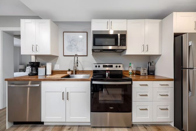 Large Apt, Downtown, AC, Beach, Shops, Walk image 5