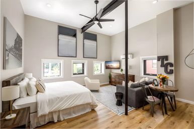 Modern & Cozy Studio, Walk to Downtown & Beach image 8