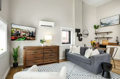 Modern & Cozy Studio, Walk to Downtown & Beach image 5