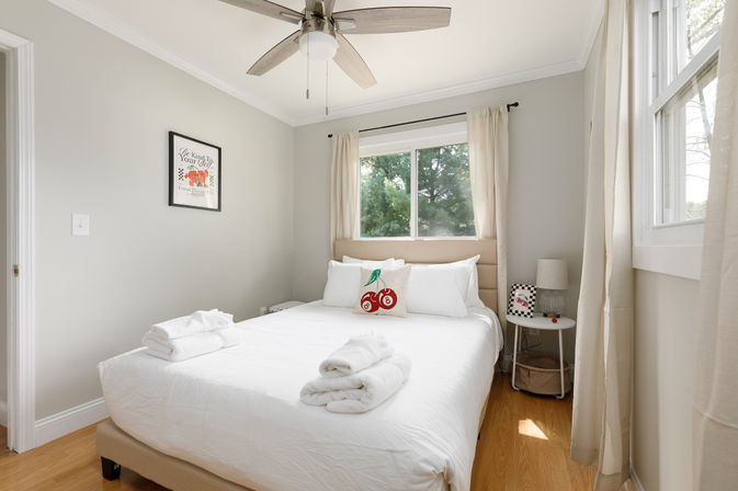The Cherry House: Pet Friendly Traverse City Home image 12