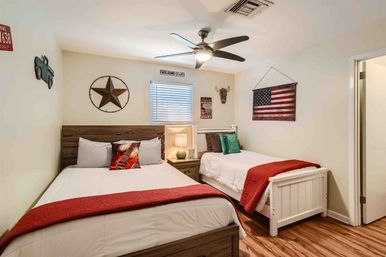Riverfront Nashville Condo for Big Groups : 2BR/2BA Sleeps 8, Free Parking & Cumberland River Views image 3