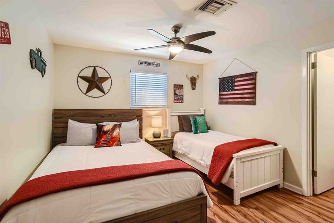 Riverfront Nashville Condo for Big Groups : 2BR/2BA Sleeps 8, Free Parking & Cumberland River Views image 3