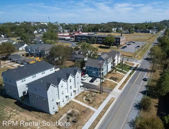 Spinnin’ Pretty + The Record Room: 2 Homes Near Broadway (Sleeps 20) image 21